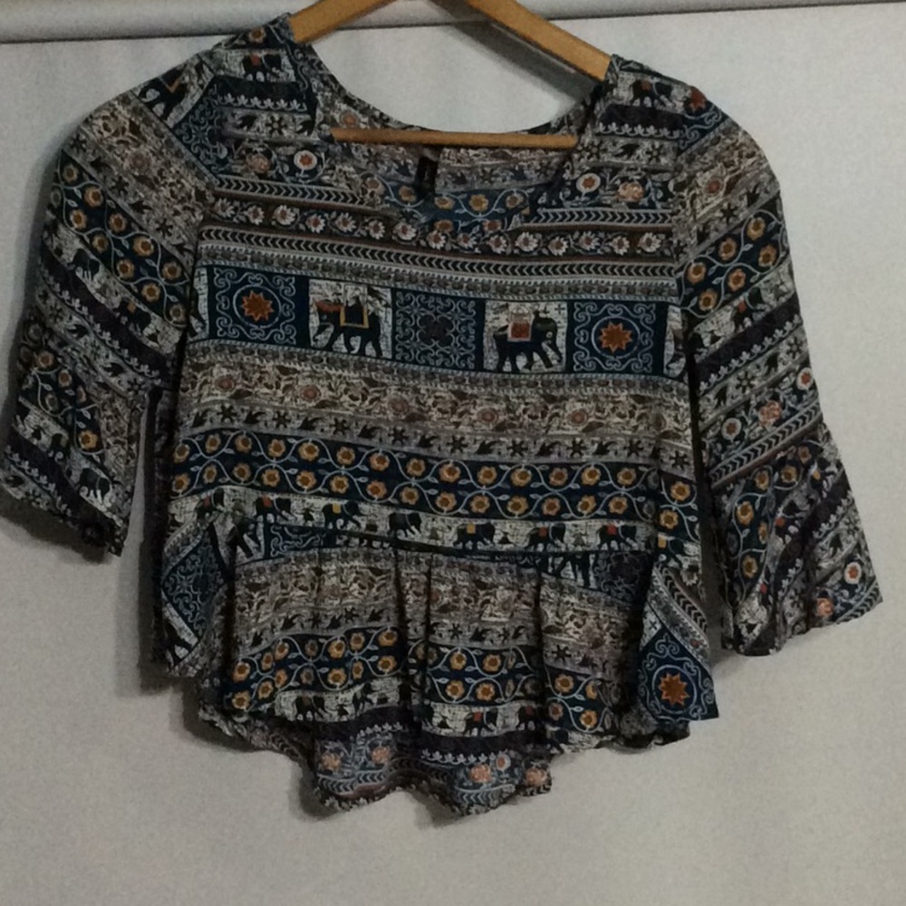 Runway Story bell sleeve scoop neck blouse size 8.   W149